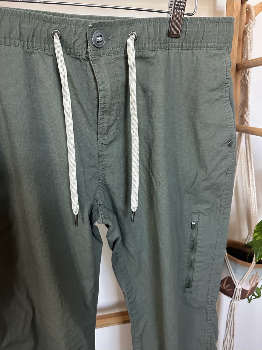 Vuori Ripstop Women’s Pants - Picture 3 of 6